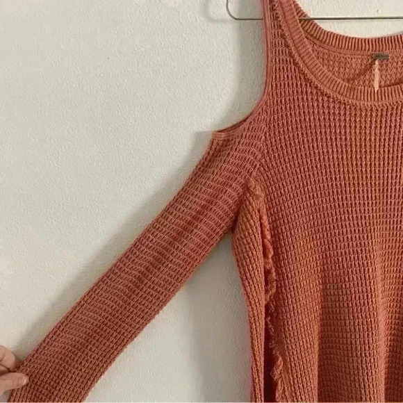 Free People Sunrise Cold Shoulder Sweater sz xs - Picture 4 of 9